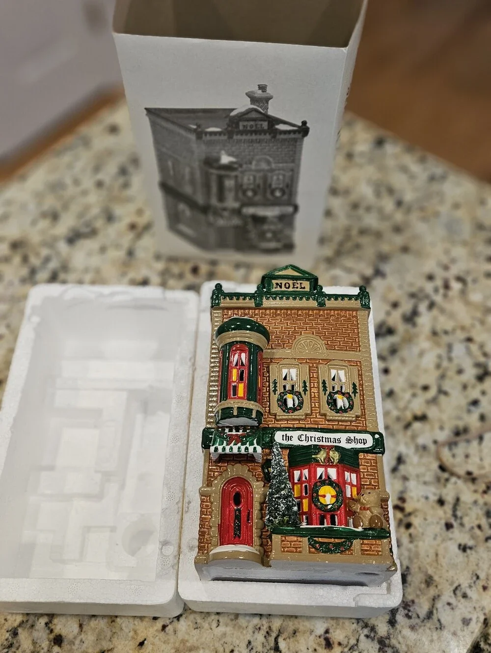 Department 56 The Christmas Shop Original Snow Village Lighted Building 50970